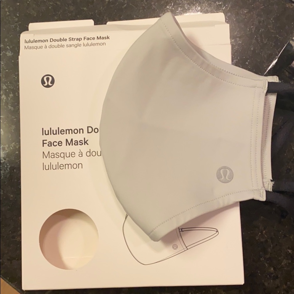 New lululemon mask never been opened